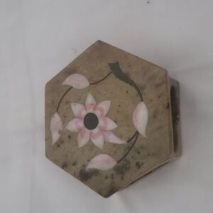 Inlaid flowered trinket box